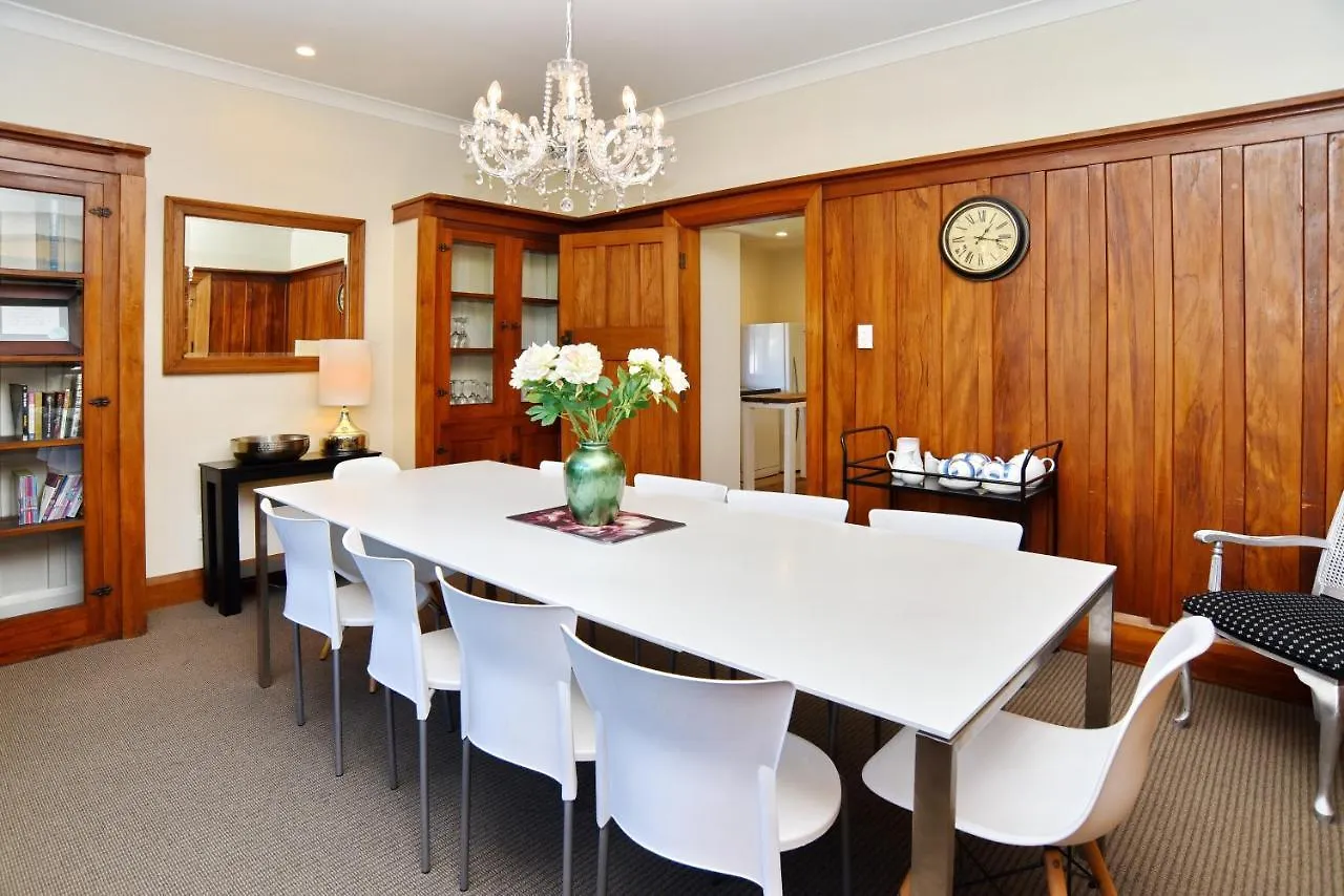 Racecourse Villa - Classic 1935 Charm & Space Christchurch 0*,  New Zealand