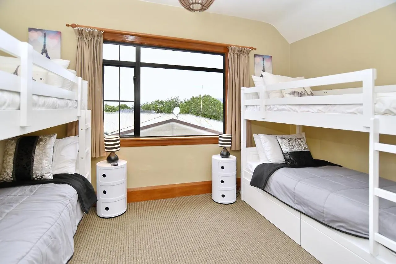 Holiday home Racecourse Villa - Classic 1935 Charm & Space Christchurch