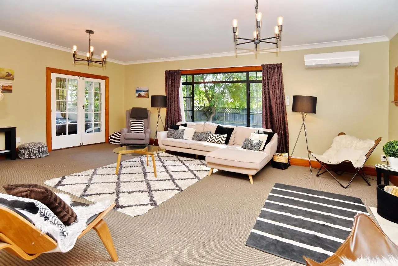 Racecourse Villa - Christchurch Holiday Home contacts