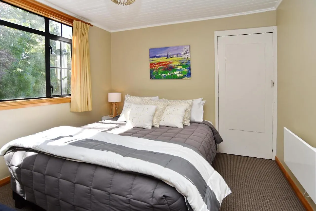 Racecourse Villa - Christchurch Holiday Home New Zealand