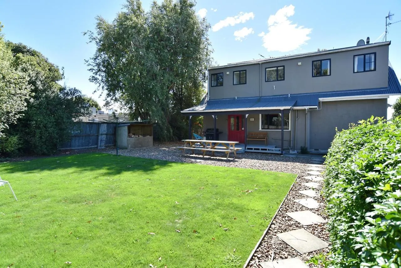 Racecourse Villa - Christchurch Holiday Home New Zealand