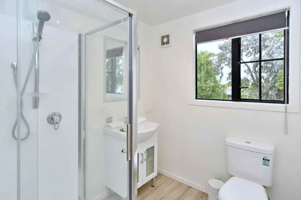 Racecourse Villa - Christchurch Holiday Home 0*,